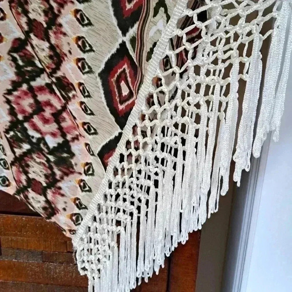 ❤️ Vero Moda Crochet Fringe Print V-neck Top Poncho Size small/medium - Picture 7 of 13